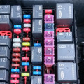 Мерцает свет и горят предохранители на Chery Tiggo 4: генератор на 140 А, отзывная кампания и где искать блок