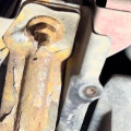 Защита картера на Киа Рио 3 и 4: сталь, алюминий или композит и почему она стучит