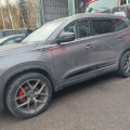 Тюнинг Chery Tiggo 8 Pro Max: антихром за 90 тысяч, выпаянная решётка, красные суппорта и мутнеющий шильдик