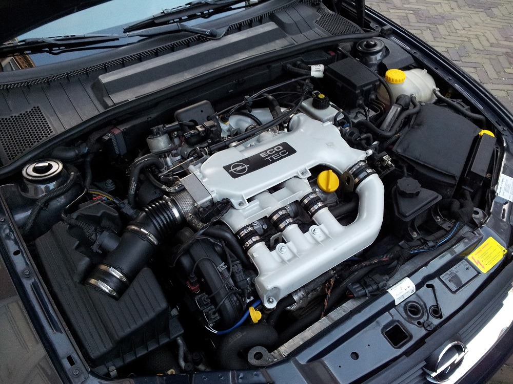 Двигатель Opel X25XE в Opel VECTRA B