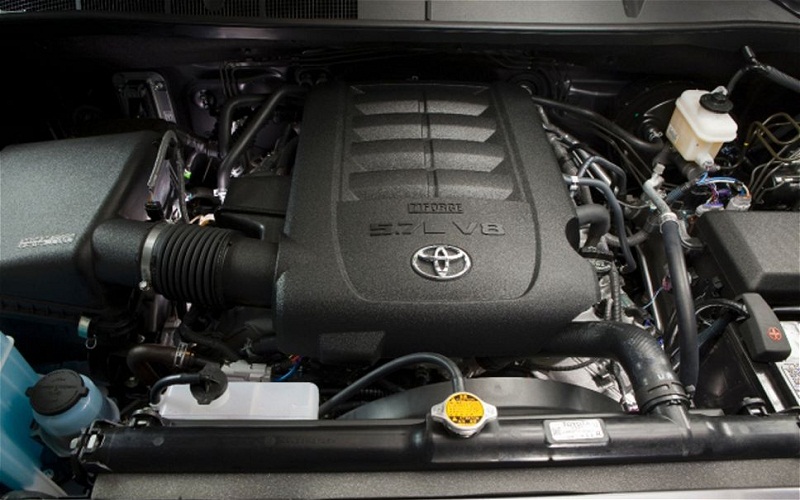 Toyota Tundra подкапотное пространство