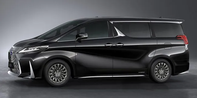 Вид с боку на Lexus LM300h
