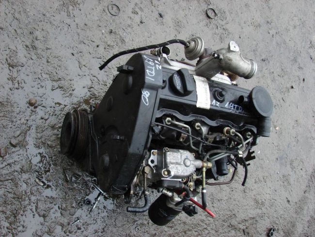 Демонтированный дизельный мотор 1Z