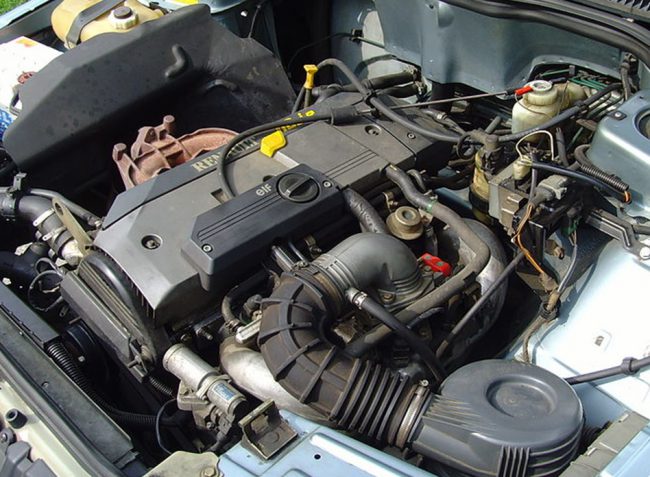 Двигатель серии J на Renault 25