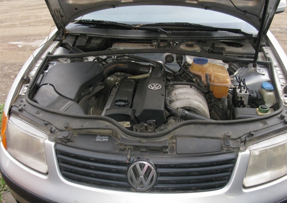 Двигатель пассат в5. VW Passat b5 мотор. VW Passat b5 двигатель 1.6. Пассат б5 1.6 AHL. Passat b5 1.6 AHL.