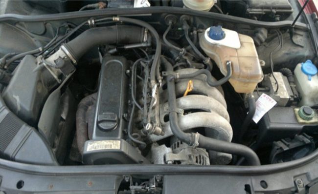 Двигатель VW ANA в моторном отсеке