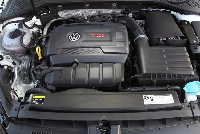 VW CXDA в моторном отсеке