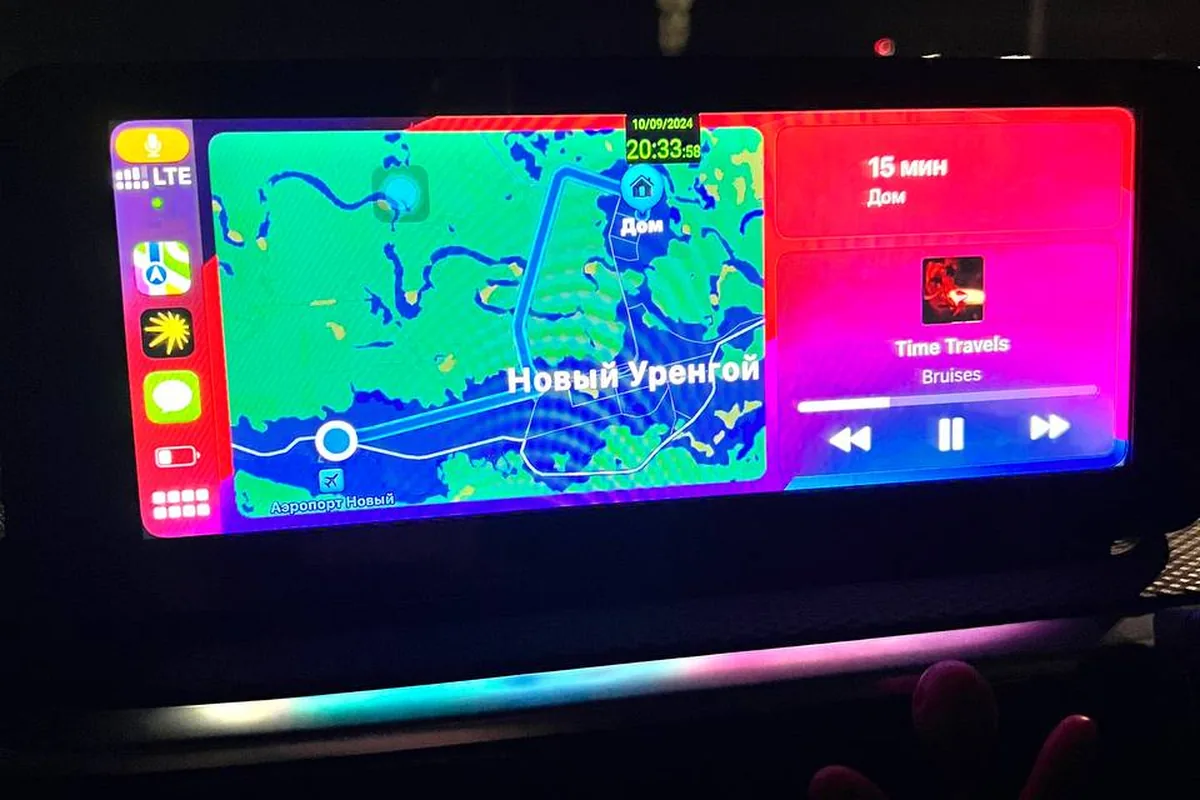Экран Changan Alsvin с Apple CarPlay: карта и плеер