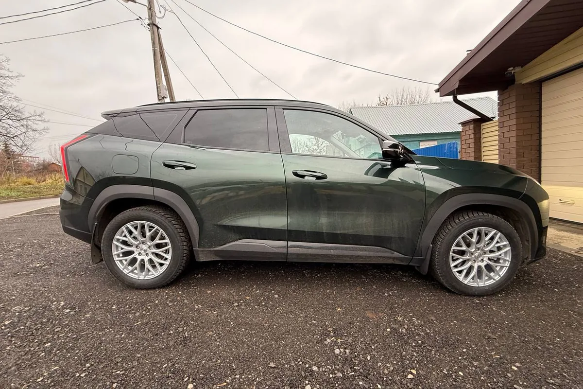 Geely Atlas на зимних шинах Yokohama iG65 235/55 R18