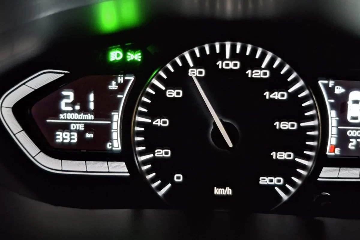 Панель Changan Alsvin: запас хода 393 км (DTE)