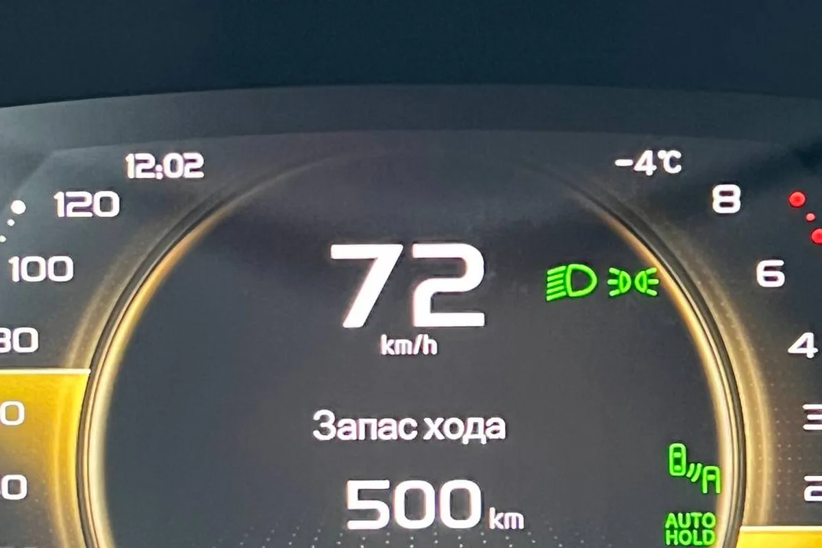 Приборка Belgee X50: запас хода 500 км, 72 км/ч, −4 °C