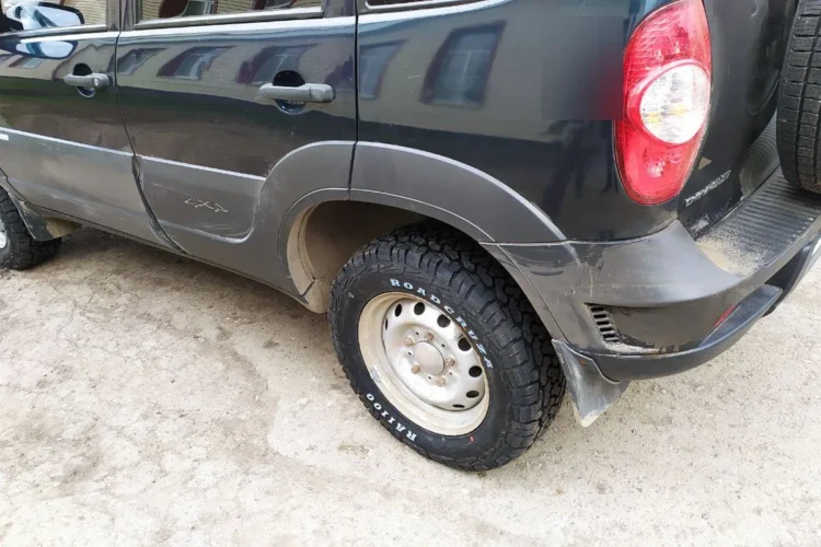Шевроле Нива на шинах 205/70 R15