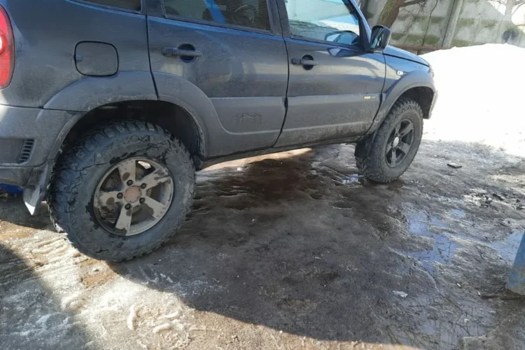 Шевроле Нива на шинах 245/75 R16