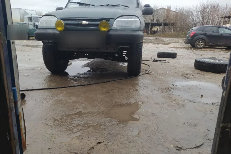 Шевроле Нива на шинах 235/70 R16