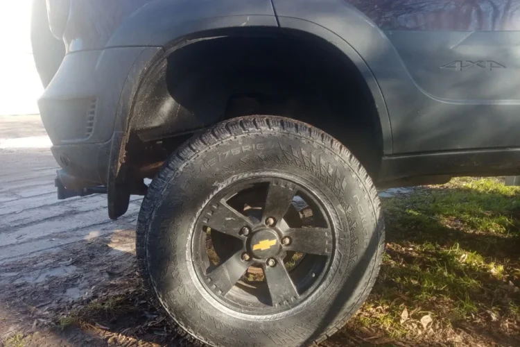 Шевроле Нива на шинах Nokian Hakkapeliitta 245/75 R16
