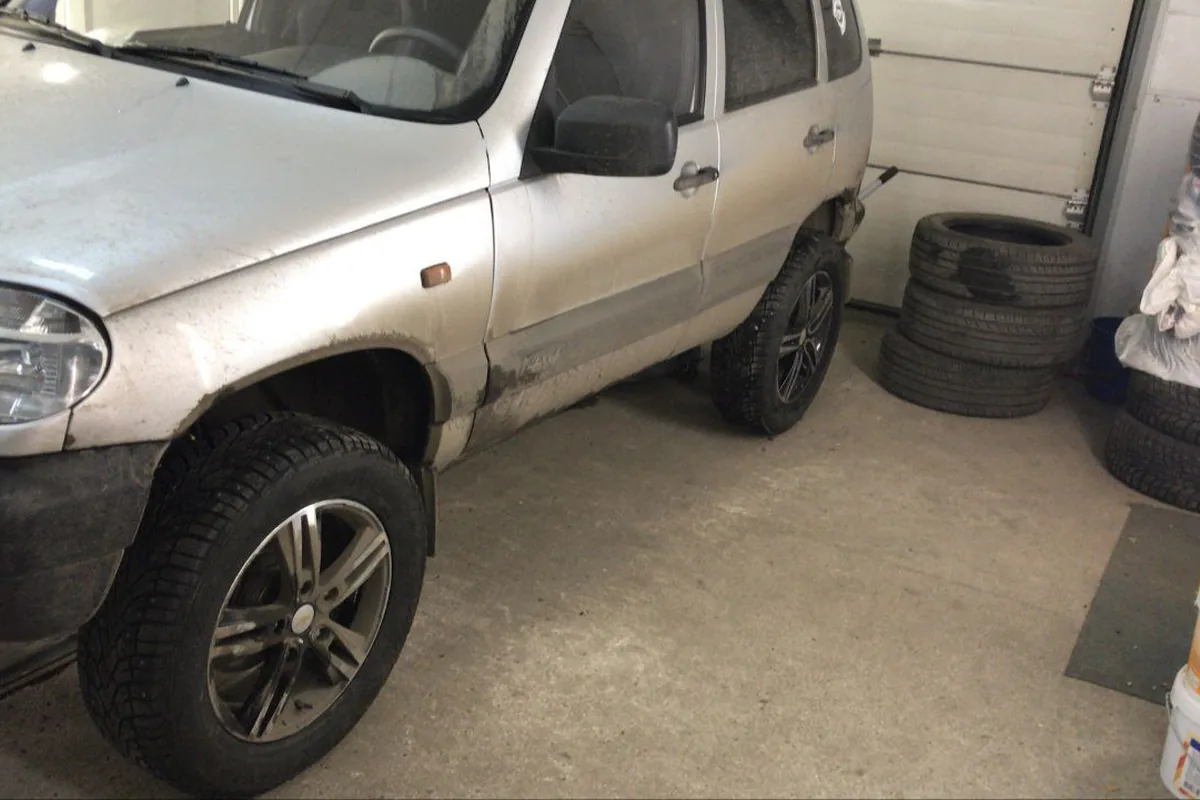 Шевроле Нива на колёсах 225/65 R17 с пружинами выше стока