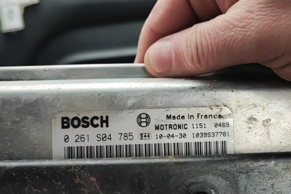 Блок управления Bosch Motronic на Шевроле Ниве 2010 года