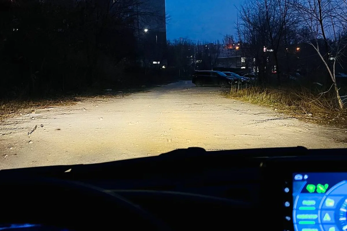 Ближний свет Шевроле Нивы со светодиодными лампами H7 ночью