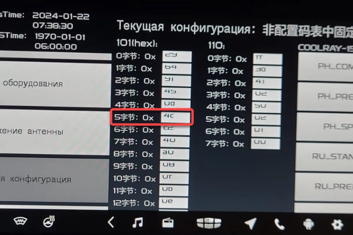 Geely Coolray бирюзового цвета во дворе