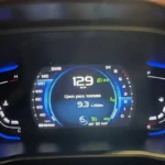 Расход Geely Coolray: 6,4 по паспорту, 8–9 в реальном городе и 14–15 у тех, кто ездит по 20 минут с прогревом