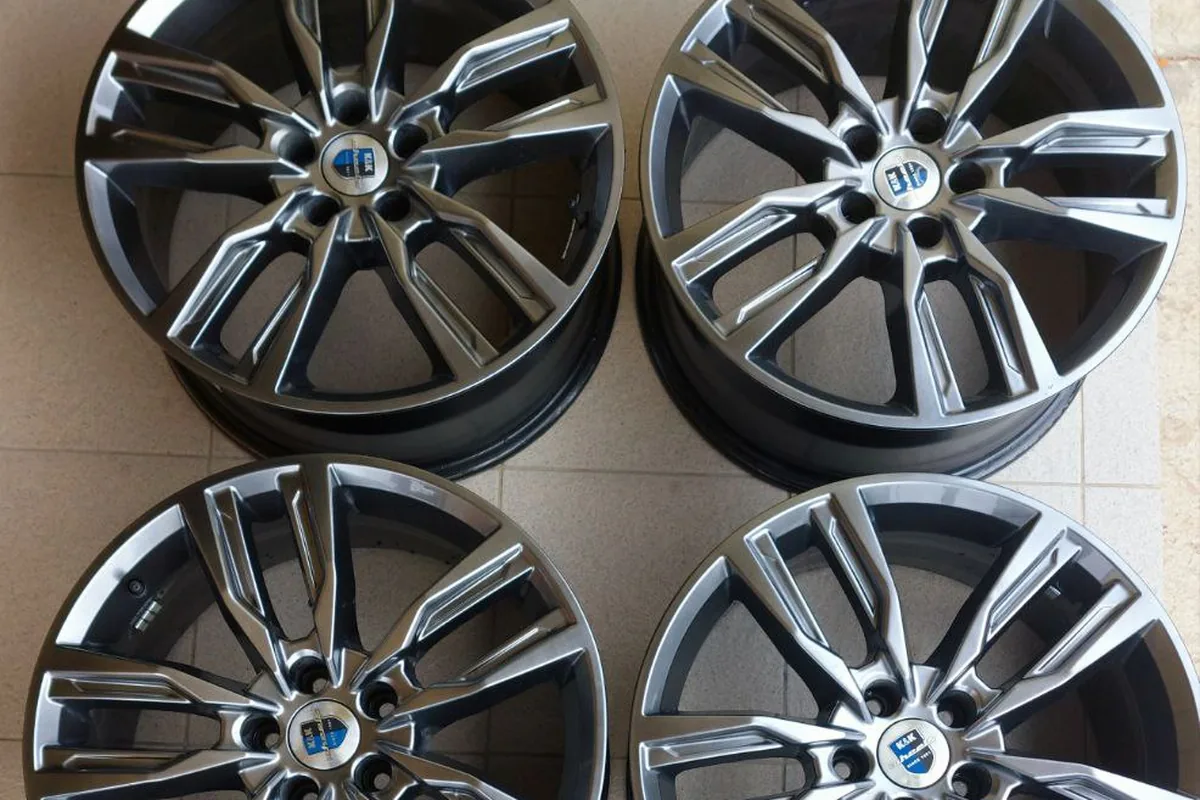 Четыре литых диска Changan CS35 Plus в гараже