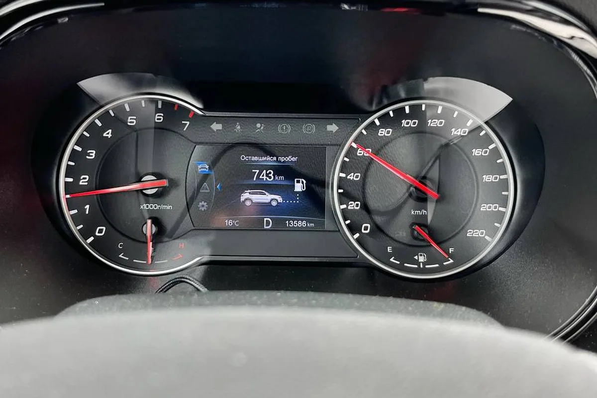 Приборная панель дорестайлового Changan CS35 Plus со стрелочными приборами