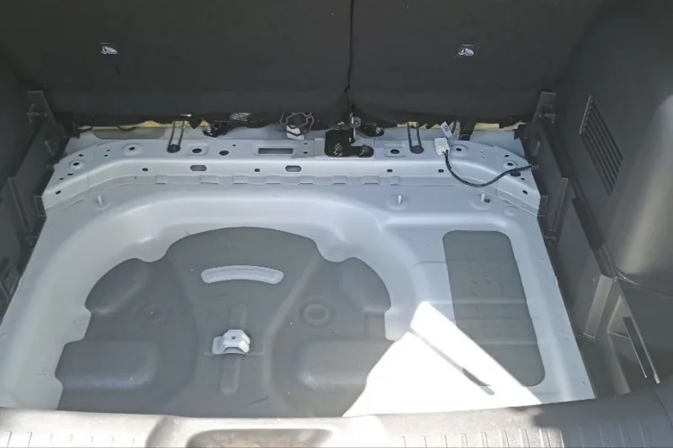 Пол под задним сиденьем Changan CS35 Plus
