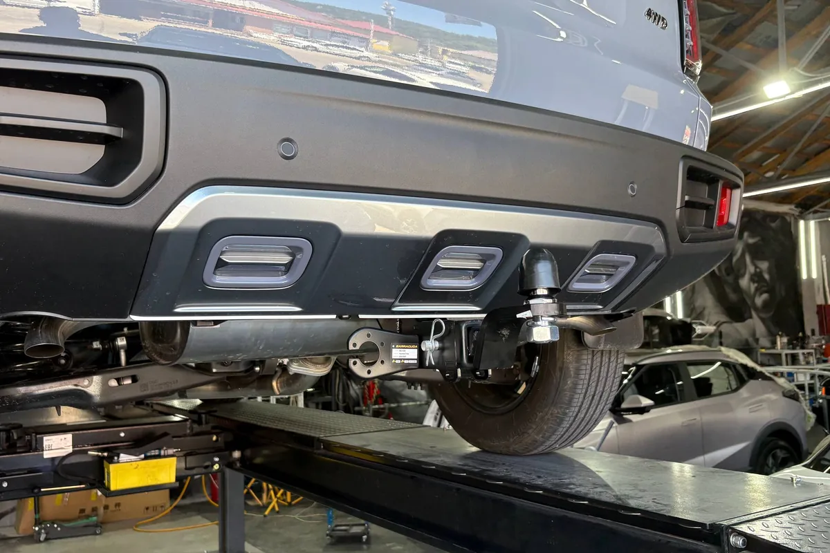Установленный фаркоп на задней части Haval Dargo