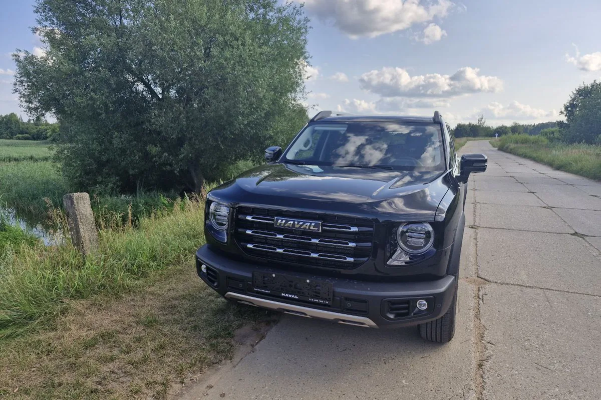 Haval Dargo на просёлочной дороге