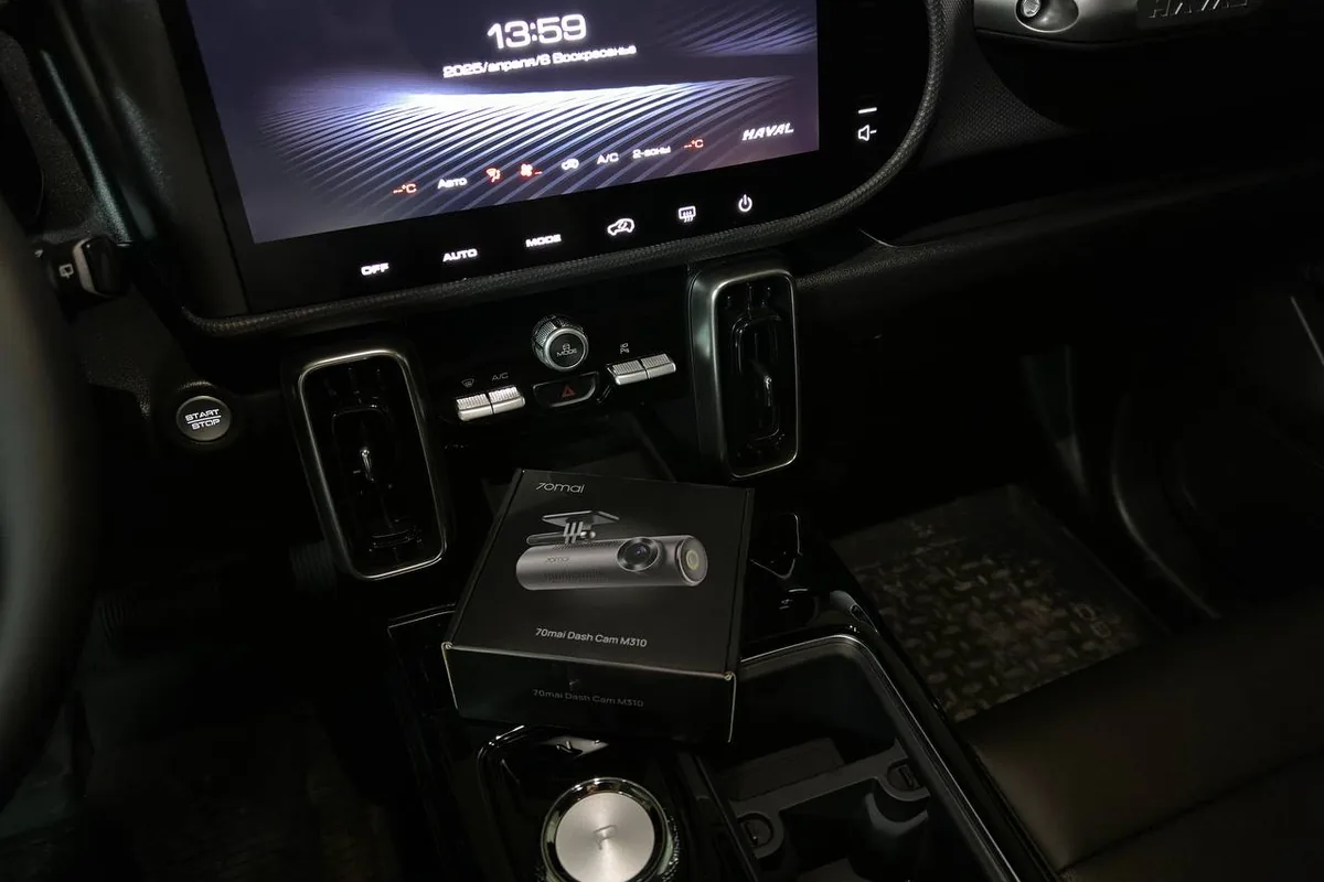 Видеорегистратор 70mai, установленный в салоне Haval Dargo