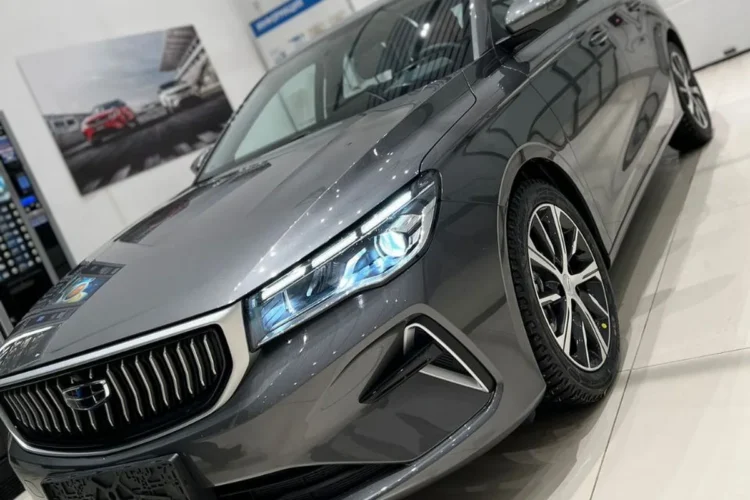 Geely Emgrand Flagship на штатных 17-дюймовых дисках с зимней резиной