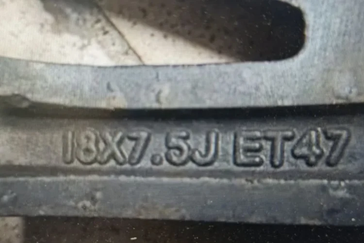 Маркировка на спице на Omoda C5 — 18×7.5J ET47