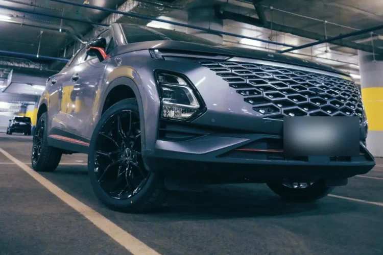 Самый низкий профиль на 19 на Omoda C5 — 19×8 ET35 · 235/45 R19