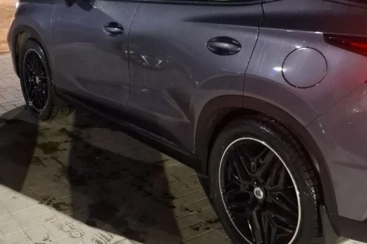 КиК 80064 и Ikon Character на Omoda C5 — 19×7 ET33 · 235/50 R19