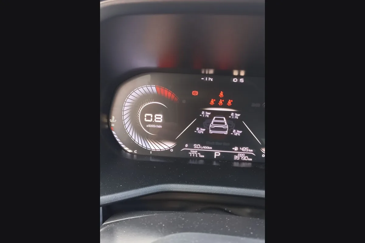 Приборная панель Geely Emgrand после 10 минут дистанционного прогрева при −11