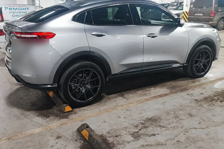Haval F7x на двадцатидюймовых дисках цвета gun metal