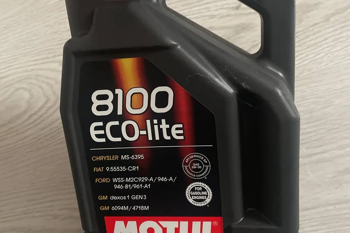 Канистра Motul 5W-30 для 1.6 125 Форд Фокус 3