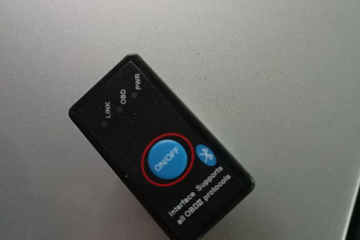 Bluetooth-адаптер ELM327 с кнопкой включения