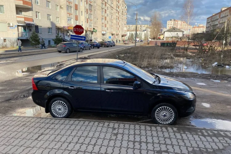 Форд Фокус 2 седан рестайлинг на оригинальных дисках R16