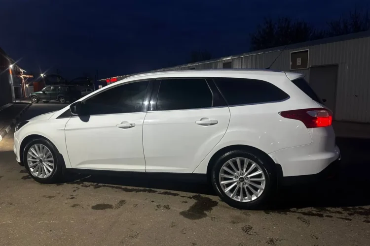 Форд Фокус 3 универсал на колёсах 225/50 R17