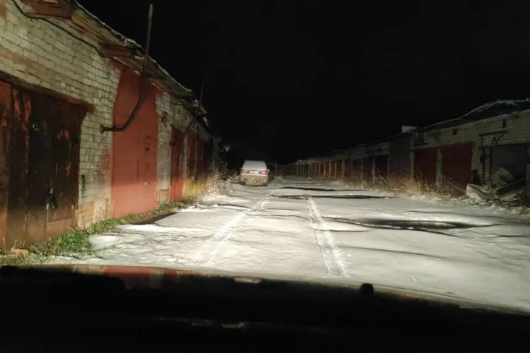 Дорога в свете фар Форд Фокус зимой