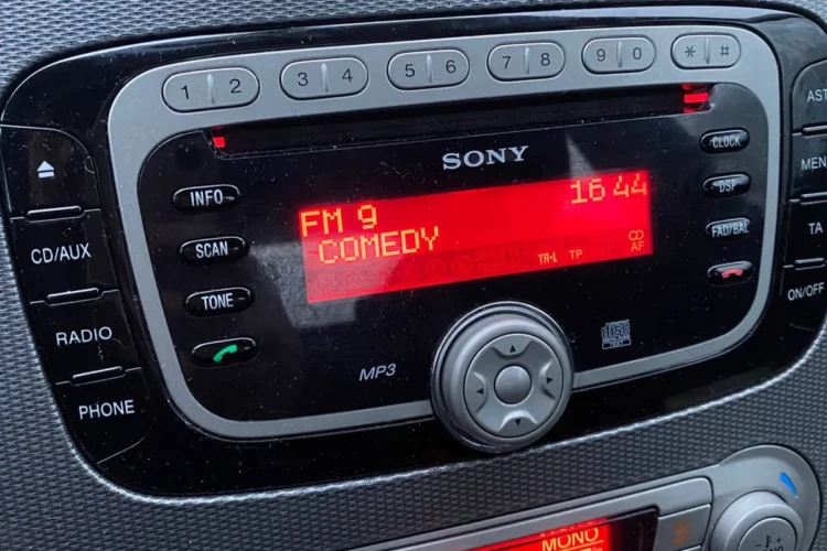 Панель штатной магнитолы Sony с MP3 Форд Фокус 2