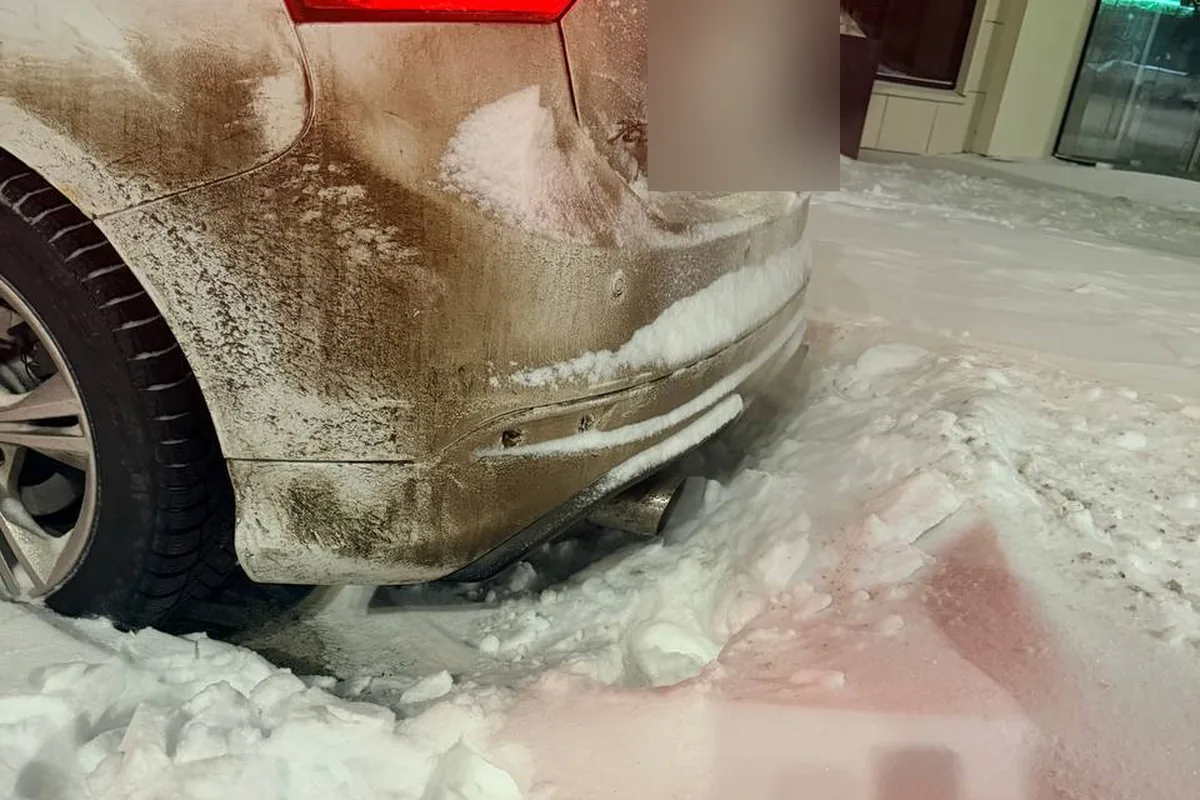 Задний бампер Форд Фокус 3 в снегу после метели