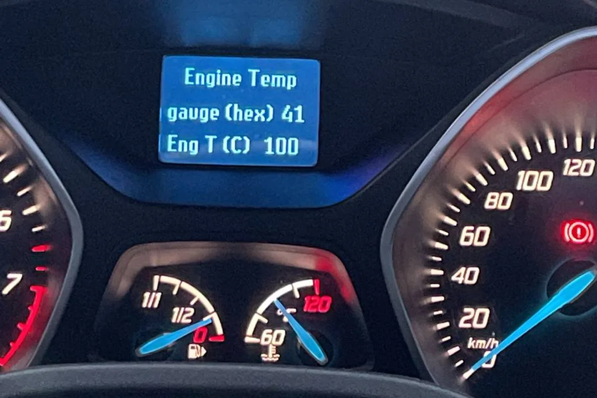 Скрытое меню приборки Форд Фокус 3 с температурой двигателя 100 °C