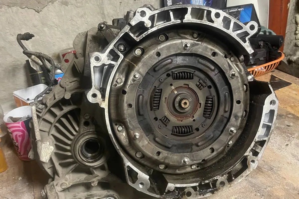 Коробка PowerShift Фокус 3 на верстаке со старым сцеплением