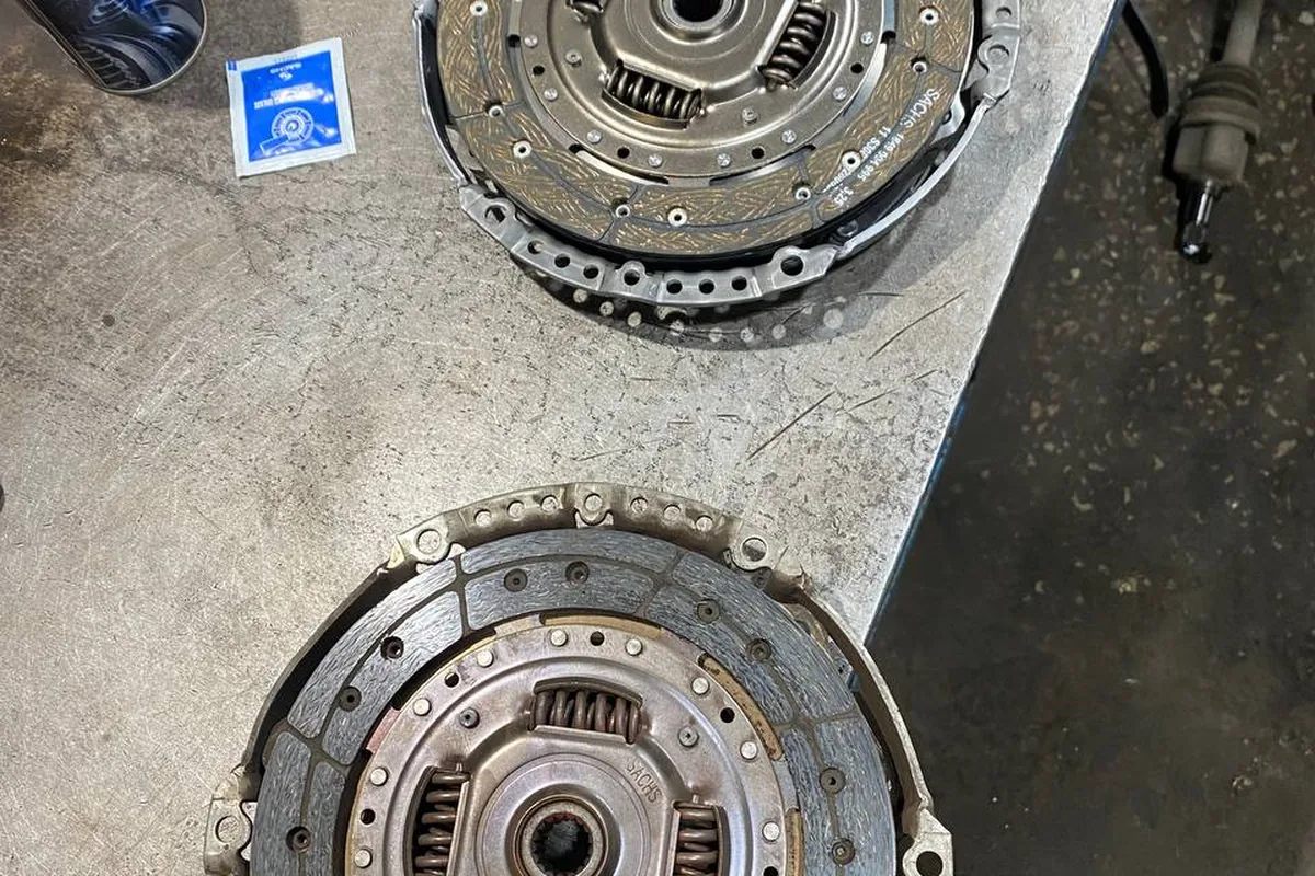 Старый и новый диски сцепления Sachs Форд Фокус 2