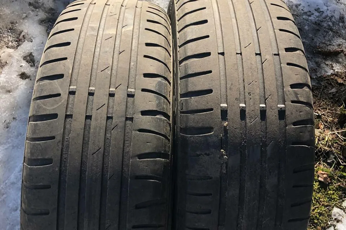 Две изношенные летние шины Cordiant 195/65 R15 после сезона
