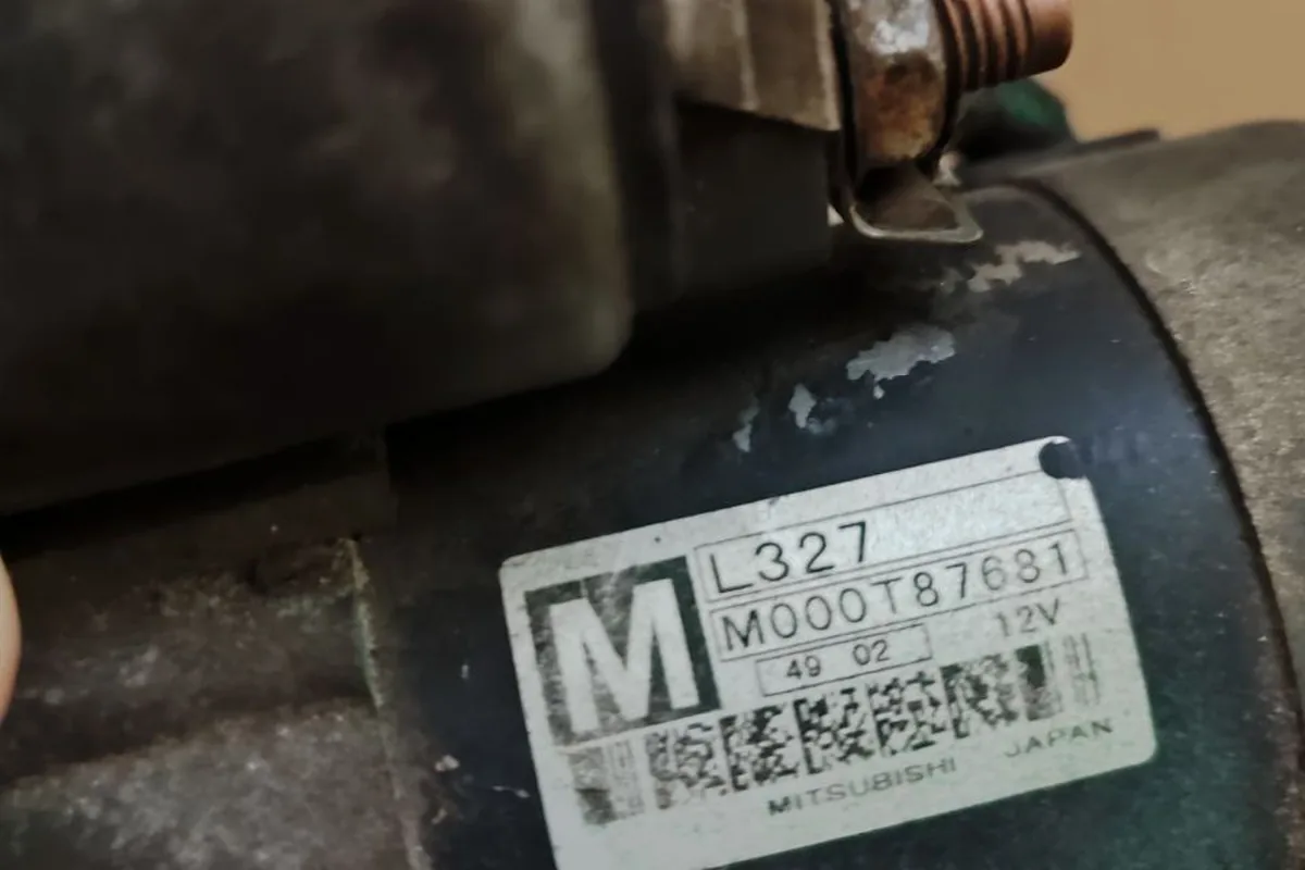 Наклейка на корпусе стартера Форд Фокус 2 1.8