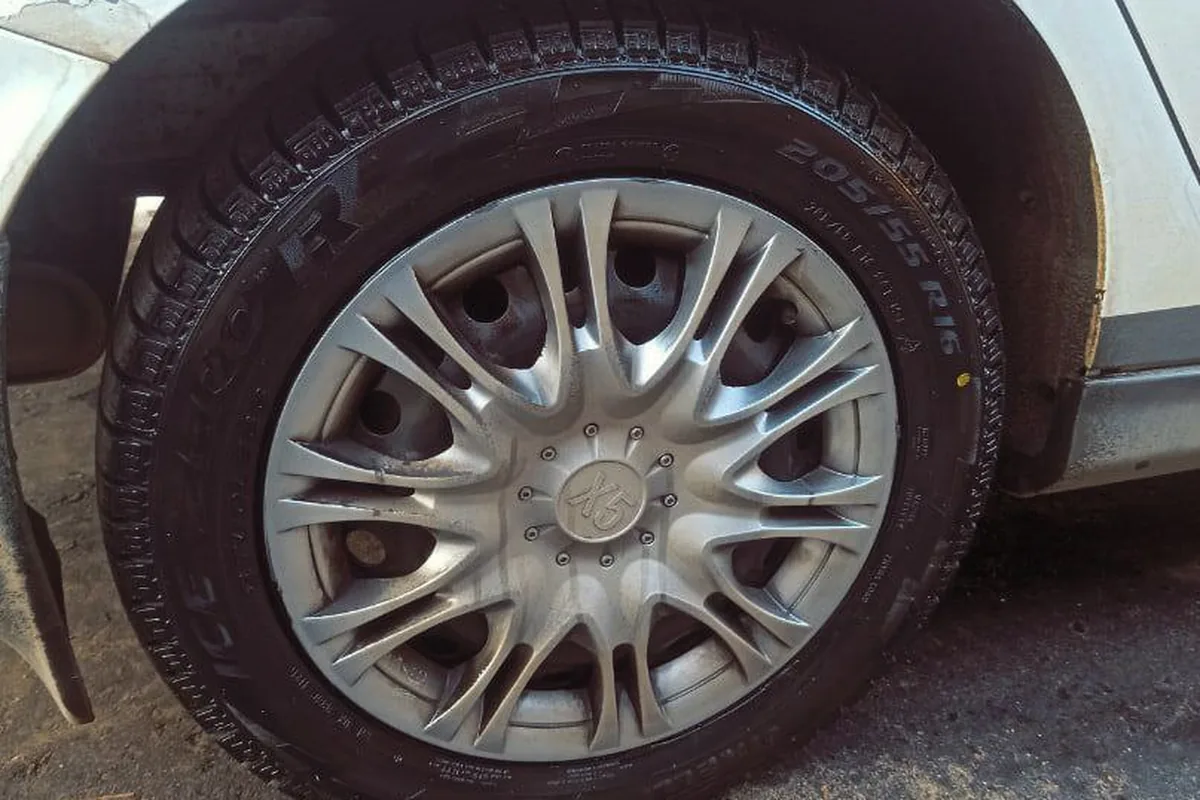 Зимняя шина Pirelli 205/55 R16 на колесе Форд Фокус 3