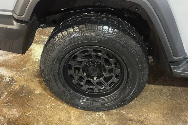 Штатный размер 265/65 R17 на дисках BEAST с нулевым вылетом на Tank 300